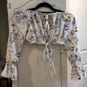 Front tie flower print crop top